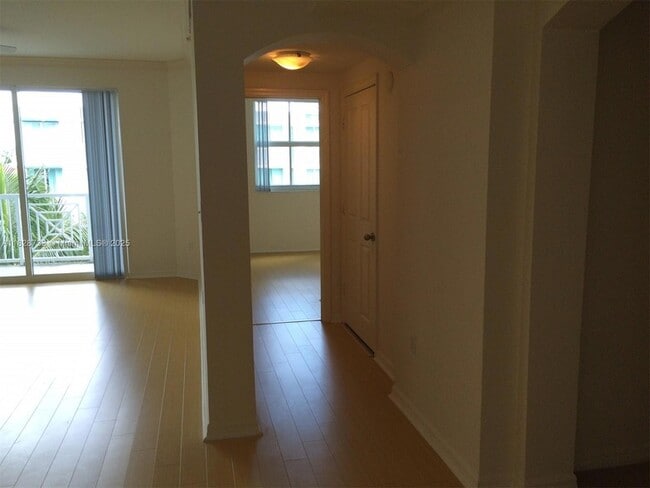 Building Photo - 9172 Collins Ave