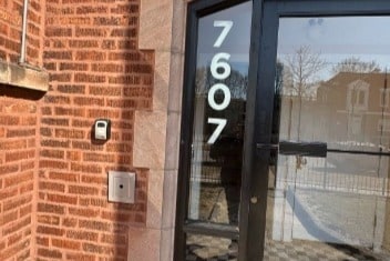 Foto del edificio - 7607-7609 S Normal Ave