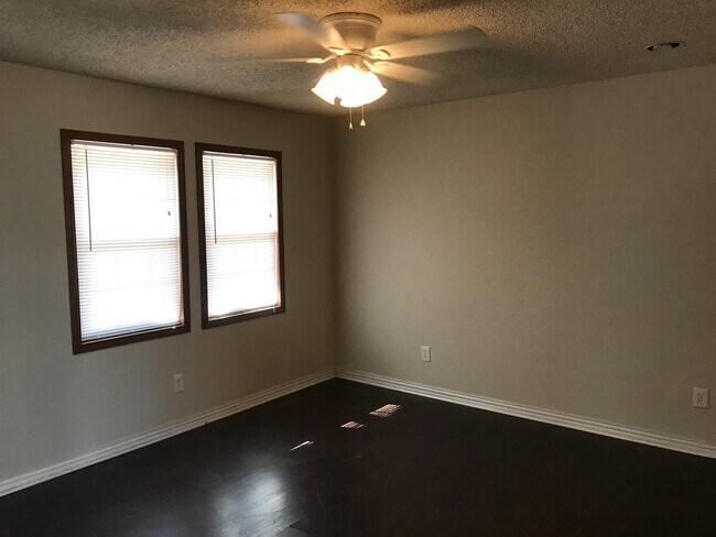 Building Photo - 2308 Bamboo St
