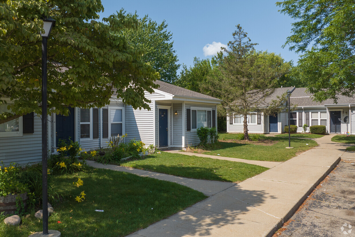 Primary Photo - Parchment Pointe Townhomes