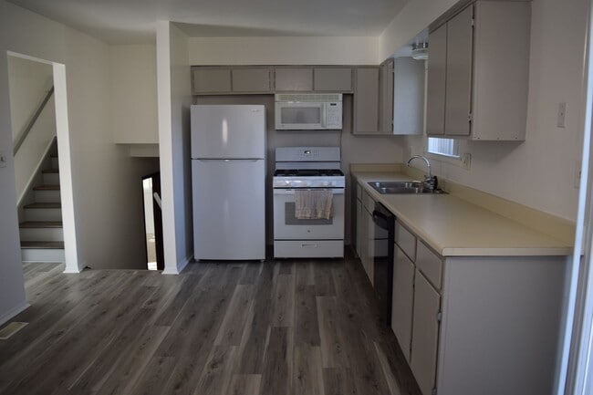 Building Photo - WELCOMING TRI-LEVEL HOME ON OVER AN ACRE O...