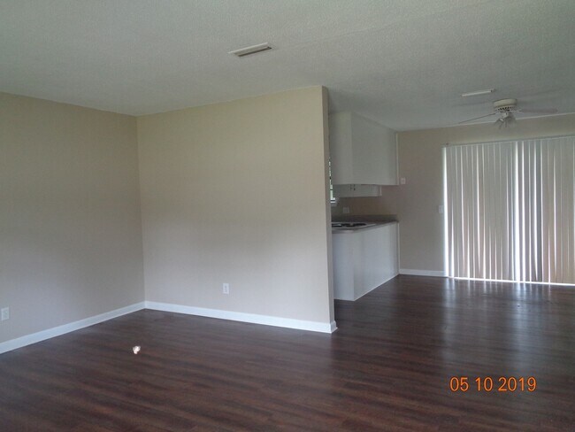 Foto del edificio - Sellers Court in Level Plains!  Freshly Pa...