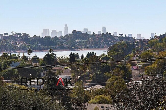 Foto del edificio - 2965 Waverly Dr