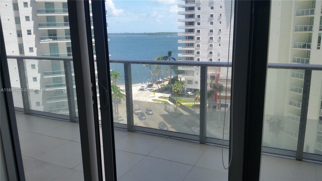 Foto del edificio - 1300 Brickell Bay Dr