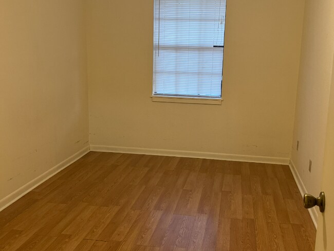 Building Photo - 1611 W Elm St