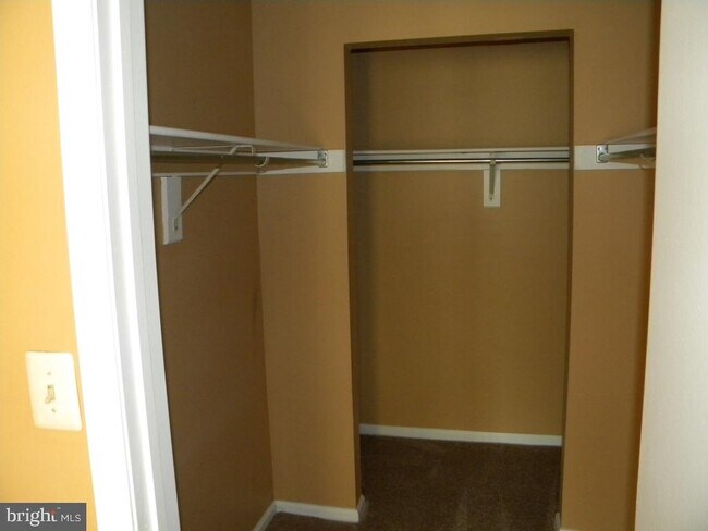 Building Photo - 230 Mill Run Ct