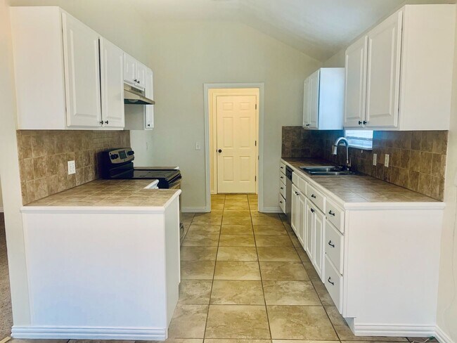 Building Photo - Beautiful 3 bed, 2 bath home in Noble!--12...