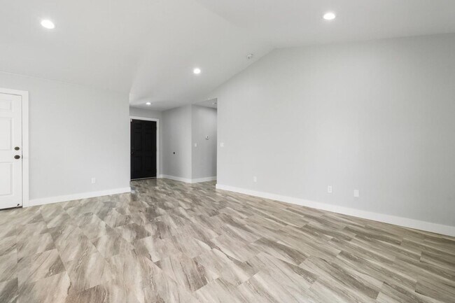 Foto del edificio - Fully Remodeled Los Banos 3/2 with Pool