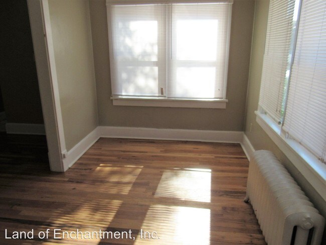 Building Photo - 1 br, 1 bath Apartment - 114 Maple St. SE #2