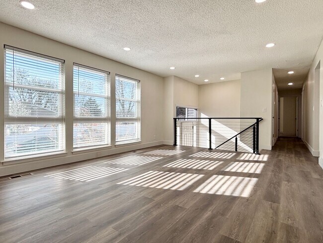 Foto del edificio - Beautiful Sandy Remodel Near Union Park!