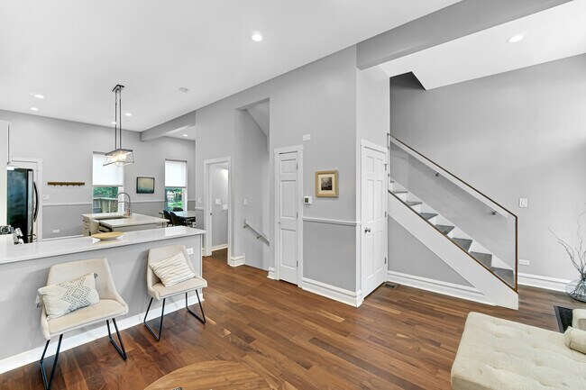 Foto del edificio - 2123 W Adams St