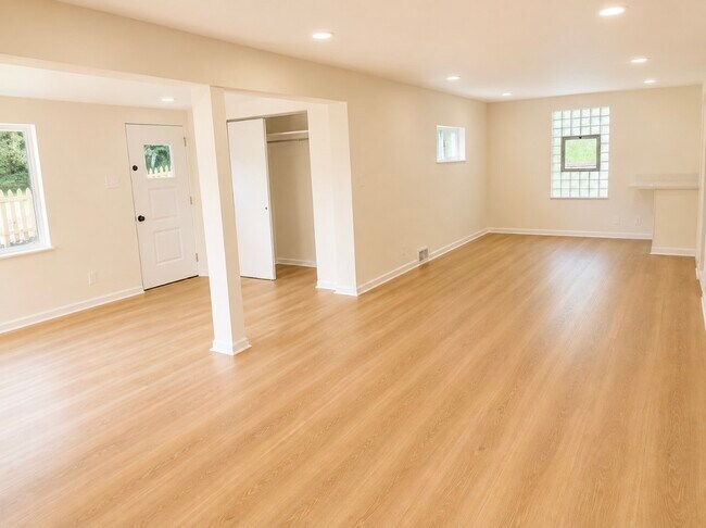 Foto del edificio - 9611 Emerson St