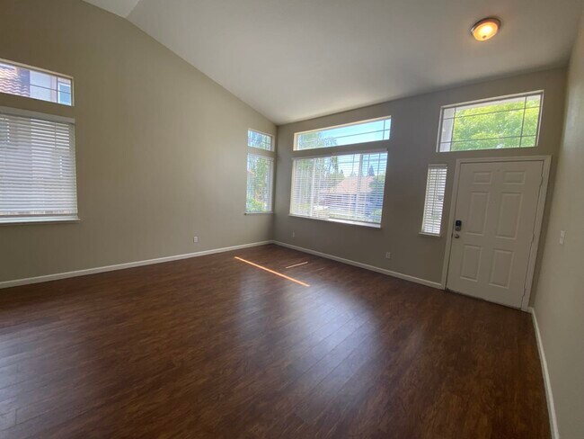 Foto del edificio - 4038 Moraine Ct
