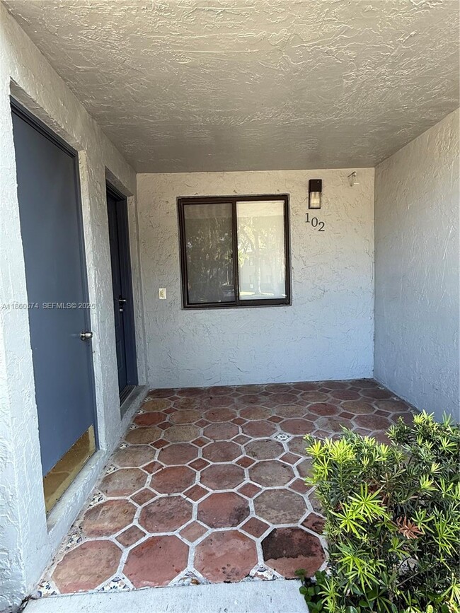 Foto del edificio - 16541 Blatt Blvd