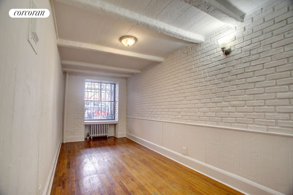 Foto principal - 304 W 30th St