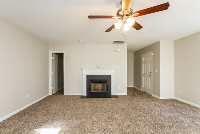 Foto del edificio - 933 Grass Hollow Ct