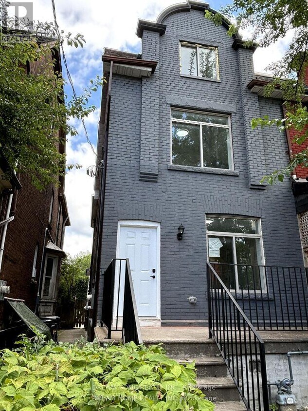 Photo principale - 643-643 Bathurst St