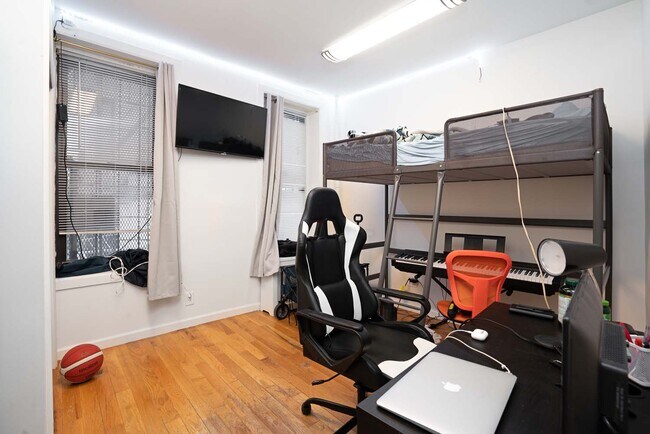 Foto del edificio - 320 E 109th St