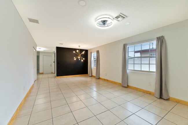 Foto del edificio - 289 SW 3rd Ct
