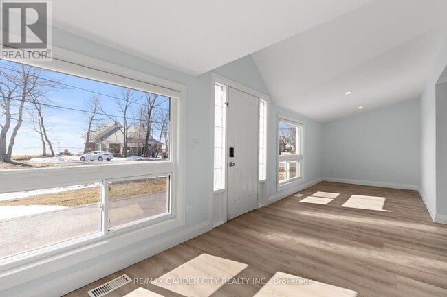 Building Photo - 11582 Beach Road East