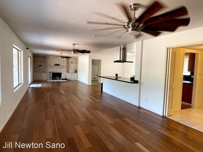 Building Photo - 3 br, 1.5 bath House - 6124 N Ninth Street