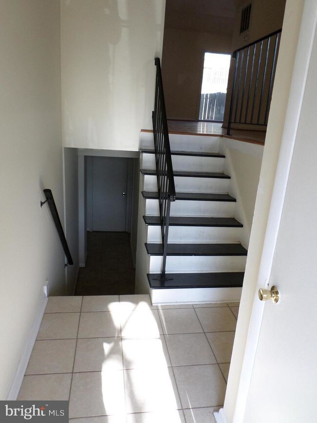 Building Photo - 15040 Cherrydale Dr