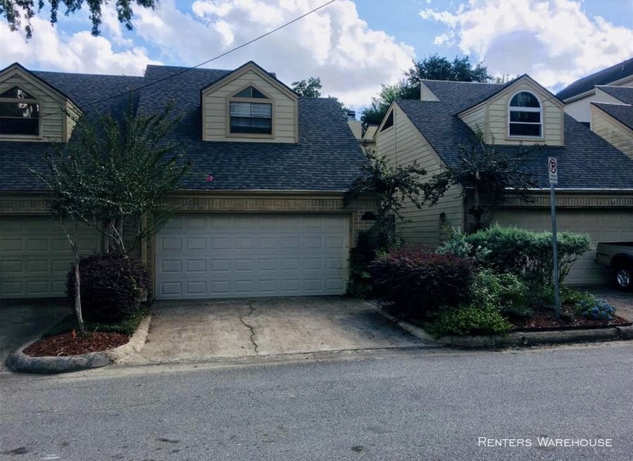 Townhome for lease in Rice Military Townhome Rentals in Houston TX