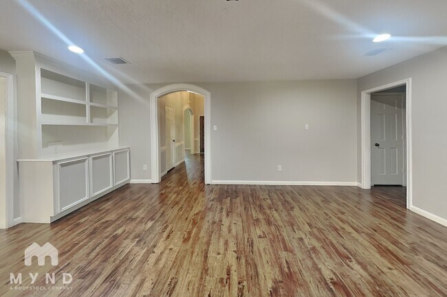 Foto del edificio - 16915 Misty Creek Dr