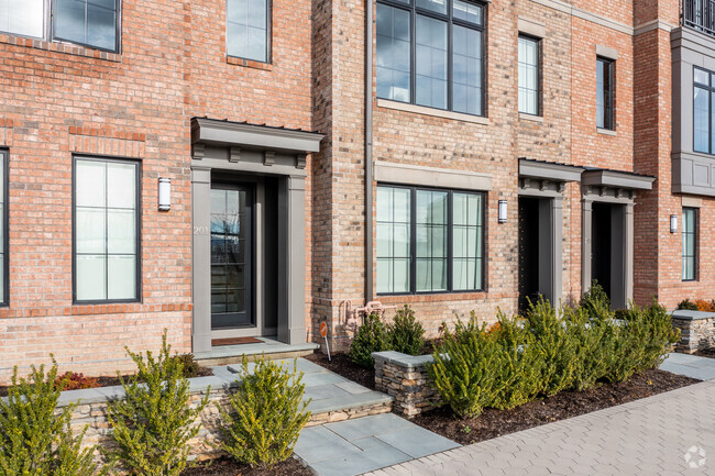 Building Photo - Brownstones & Lofts at Edge-on-Hudson