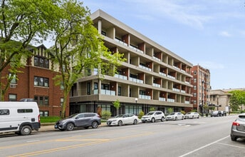 Building Photo - 835 Lake St