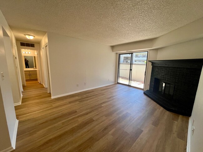 Building Photo - **$500 Move in Special** Updated Spacious 1 bed/1 bath in Aurora