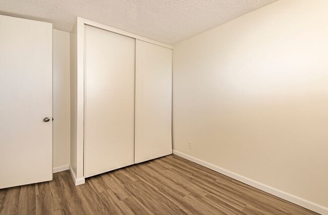 Building Photo - 2121 Ala Wai Blvd