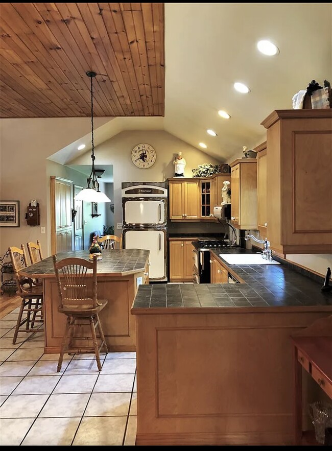 Kitchen - 79 Lawrence Rd