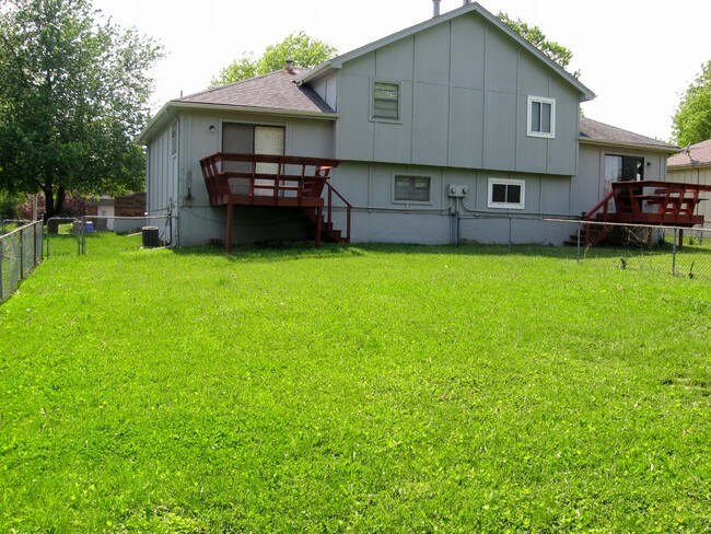 Foto del edificio - 1422 E Haven Ln