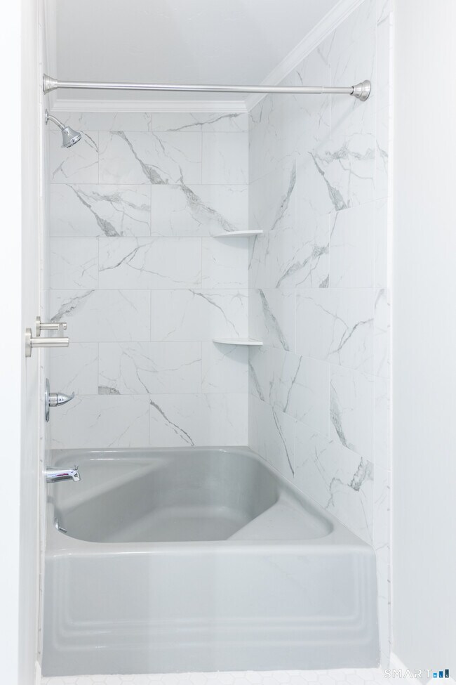 Foto del edificio - 84 Front St