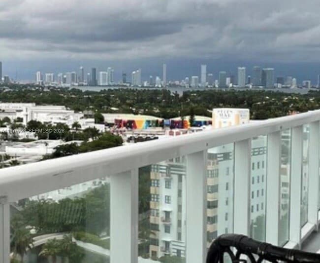 Building Photo - 2457 Collins Ave