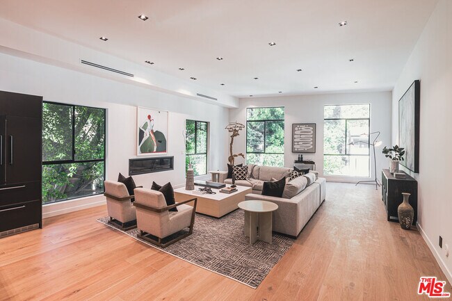 Foto del edificio - 2163 Outpost Dr