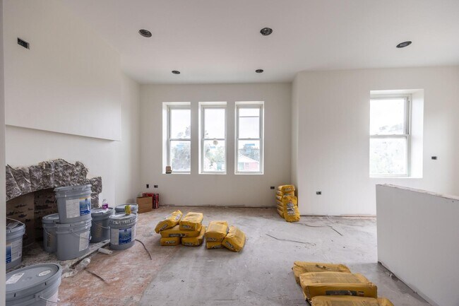 Foto del edificio - 8001 Edgewater Rd
