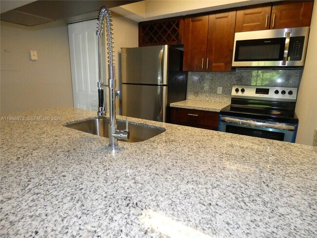 Foto del edificio - 5740 Rock Island Rd