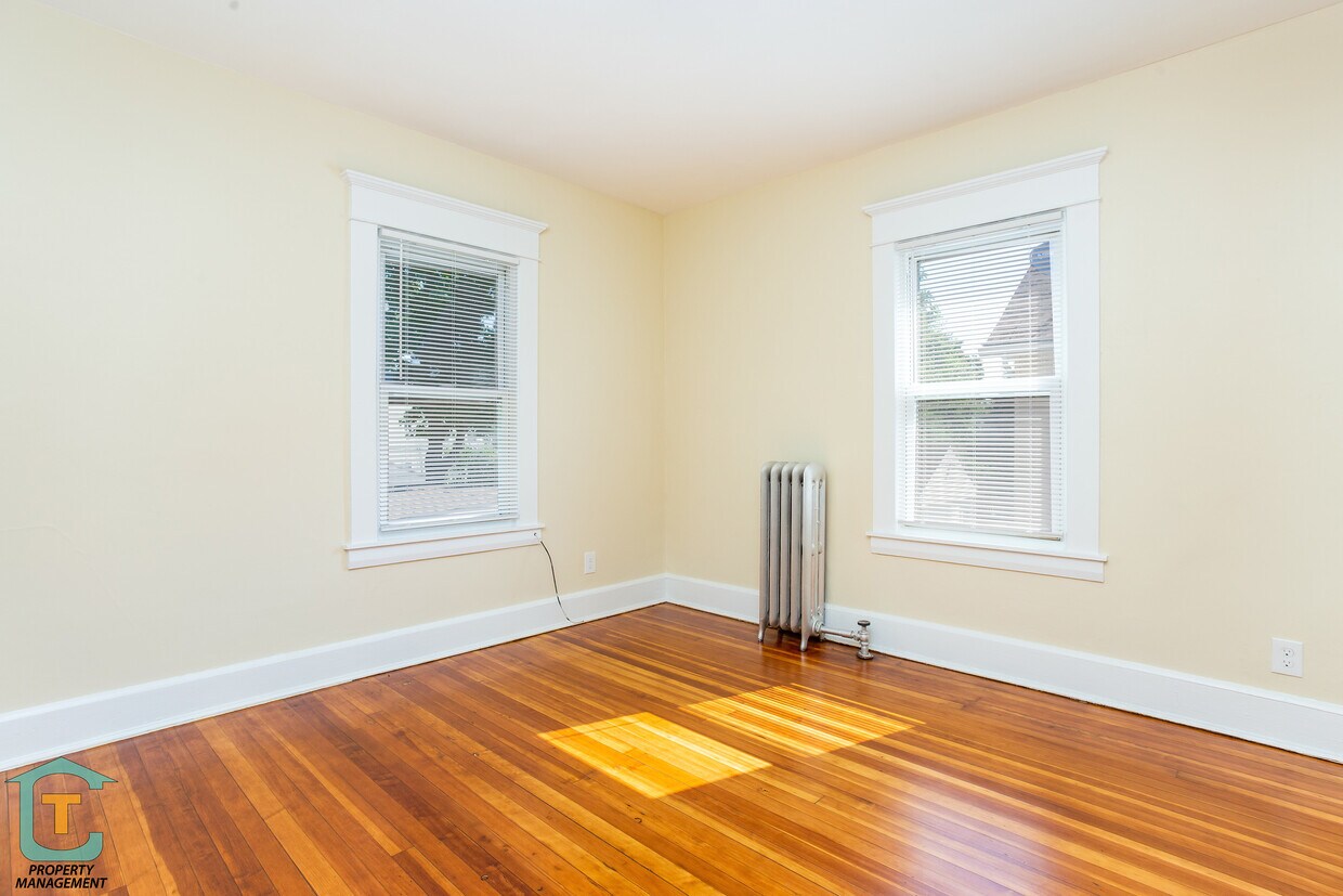 Primary Photo - 36 Kensington Ave