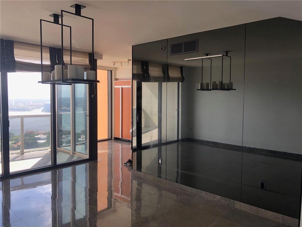 Foto principal - 18911 Collins Ave