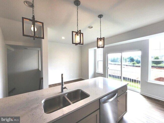 Foto del edificio - 229 Hillsdale Pl