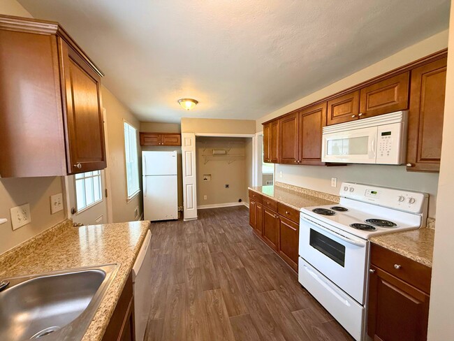 Building Photo - 12 Templewood Dr