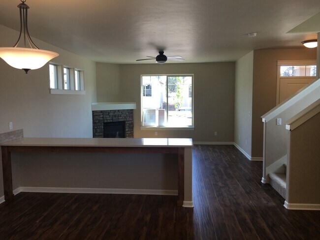 Foto del edificio - Beautiful Pahlisch home w/great floor plan...