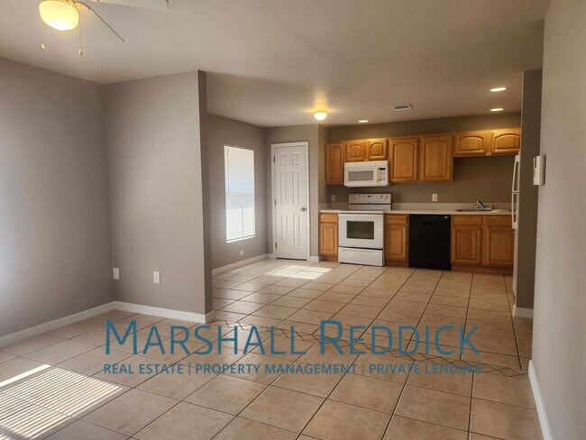Building Photo - 3 bedroom 2 bath