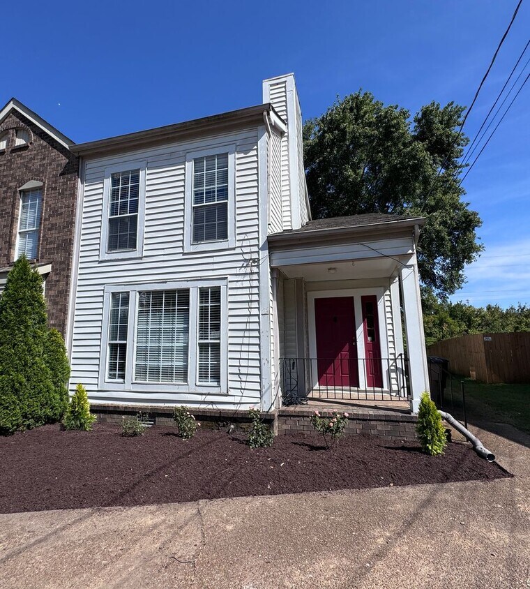 Foto principal - 3 bedroom/2.5 bath in Brentwood (Nipper's ...