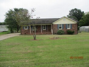 Building Photo - 1027 Rembrandt Dr SW