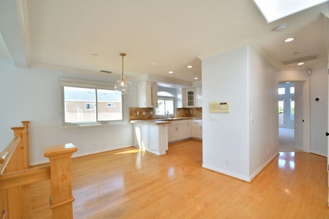 Building Photo - 3 Bedroom Home in Coveted "Golden Hills"