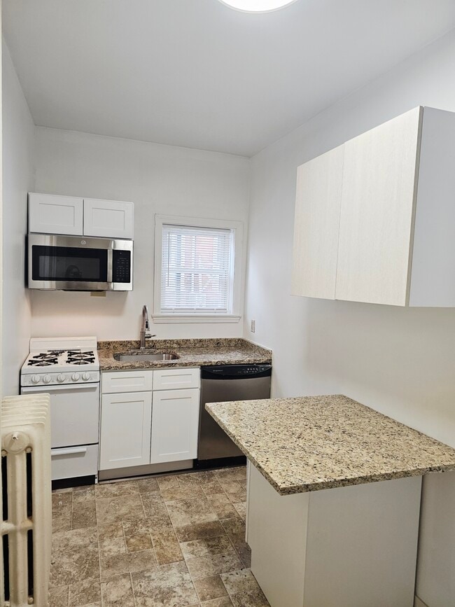 A5 - 575 Farmington Ave