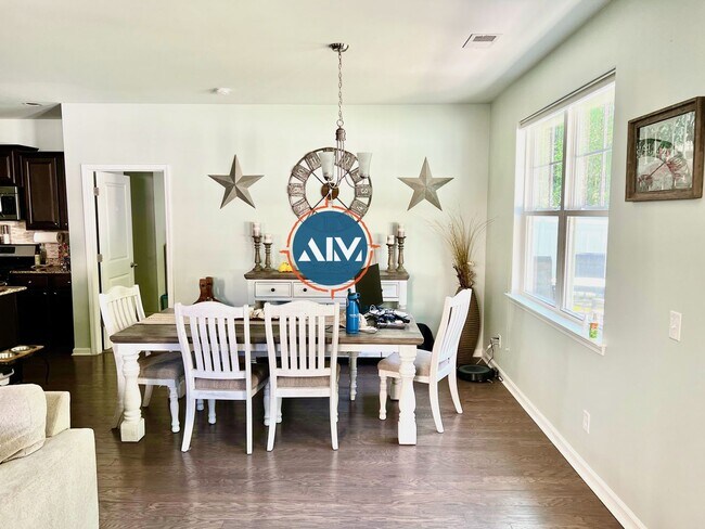 Building Photo - $300 Off 1st Month's Rent: Gorgeous 3BR Ho...